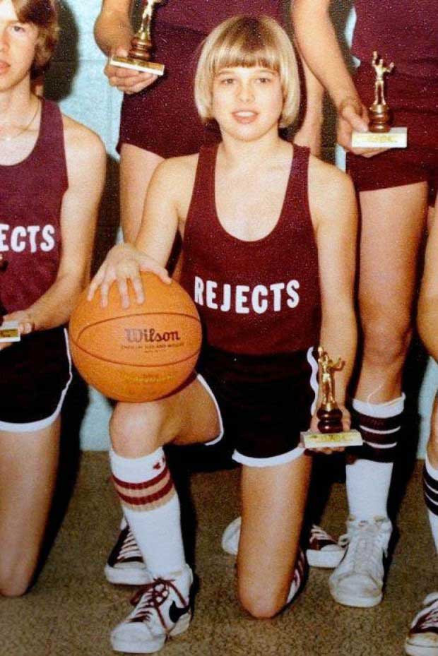 A-14-year-old-Brad-Pitt-with-his-childhood-basketball-team-the-Cherokee-Rejects