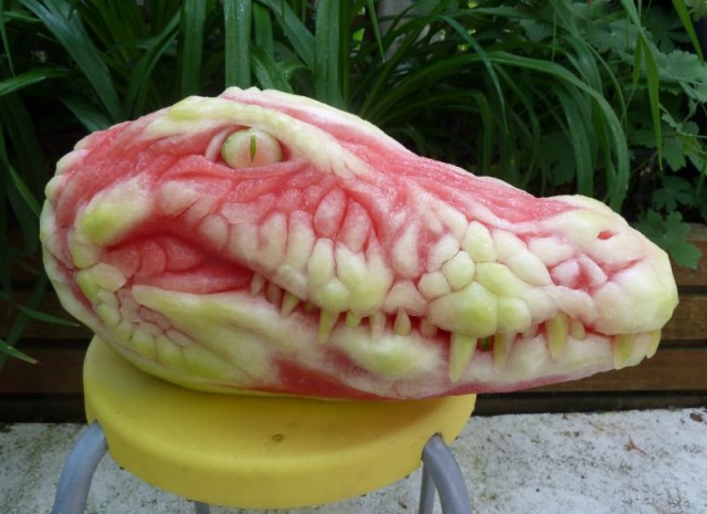 Alligator-Watermelon-Carving-640x465
